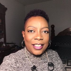 Meet your Posher, Denise